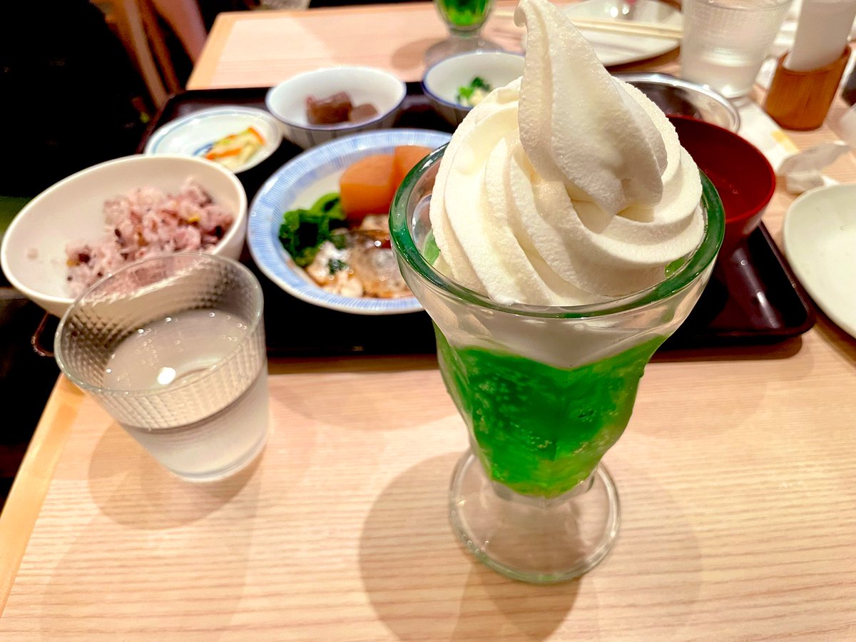 leoma4ma4's tweet image. はい出たよー、貸切で二郎デート👫🍜昼藤沢⇒夜川崎⇒そのままハシゴでサバの味噌煮定食とメロンクリームソーダ
#二郎 #貸切二郎デート #運良く並ばなかった #鍋二郎部屋でされるよりマシ #食わせすぎ #店長に貸切で二郎行く人初やわ言われたし #どんな状況なん #高級二郎やんけw