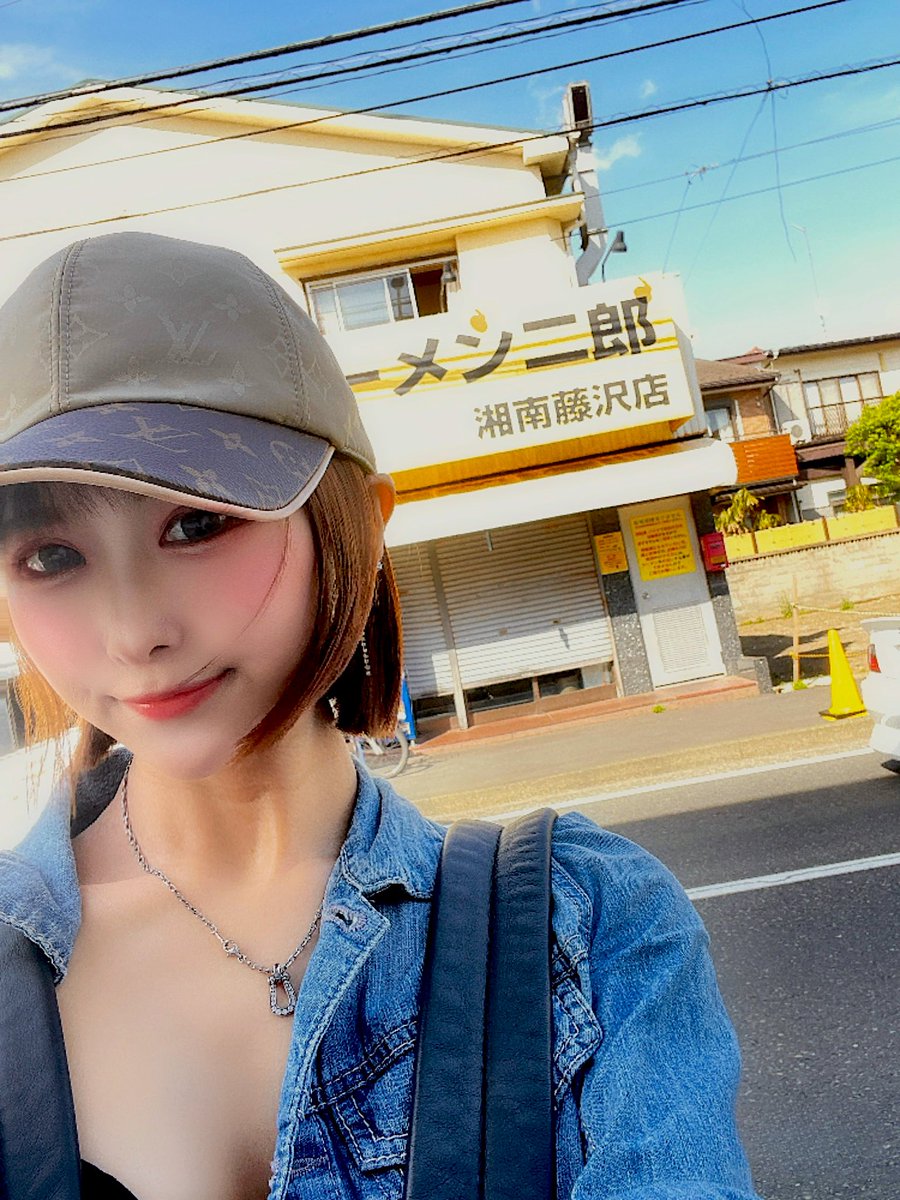leoma4ma4's tweet image. はい出たよー、貸切で二郎デート👫🍜昼藤沢⇒夜川崎⇒そのままハシゴでサバの味噌煮定食とメロンクリームソーダ
#二郎 #貸切二郎デート #運良く並ばなかった #鍋二郎部屋でされるよりマシ #食わせすぎ #店長に貸切で二郎行く人初やわ言われたし #どんな状況なん #高級二郎やんけw