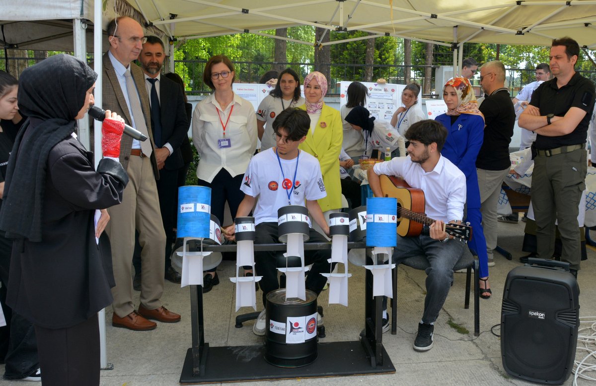 Kaymakamımız Sayın <a href="/gunhanyazar/">Günhan Yazar</a> , Vali Mustafa Cahit Kıraç Anadolu Lisesi ve Halit evin İmam Hatip Anadolu Lisesinin düzenlediği "Tübitak 4006 Bilim Fuarı"nı ziyaret etti.