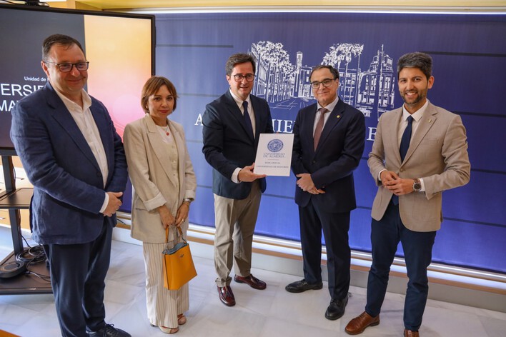 📚 Nuevo programa para mayores de 55 años en El Ejido 🎓 La UAL, en colaboración con el Ayuntamiento de El Ejido, lanza clases presenciales de noviembre a mayo para seguir aprendiendo y mantenerse activos.

🔊 Más info 👉 bit.ly/4k4SeRI
#UAL #SoyUAL #FormaciónUAL