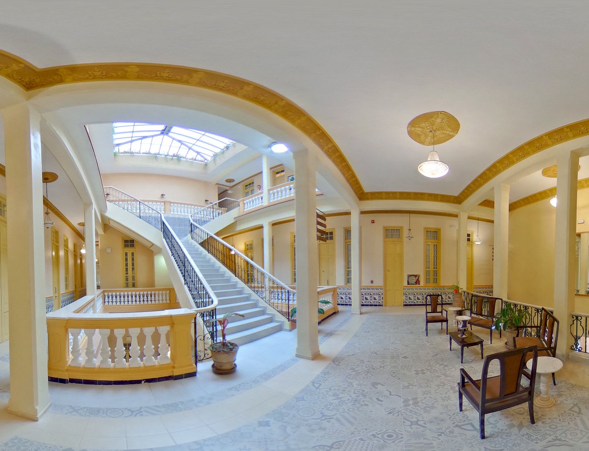 En el mismo corazón de Santa Clara, la ciudad de Marta y el Che, Hotel Central
Ven a disfrutar de esta instalación y llévate mi ciudad en el recuerdo
.
.
#CubaÚnica
#CubaUnica
#Cuba
#CubaTravel
#TurismoCuba