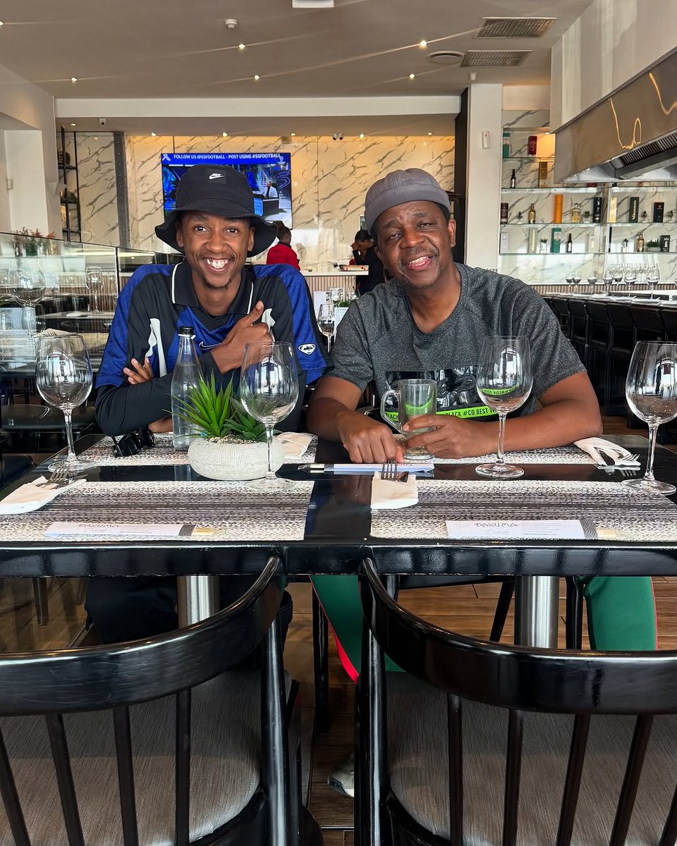 MDNnewss's tweet photo. Oskido linked up with Scott Maphuma to offer him advice on staying humble and showing respect to his fans. https://t.co/gw1Ya13xxd