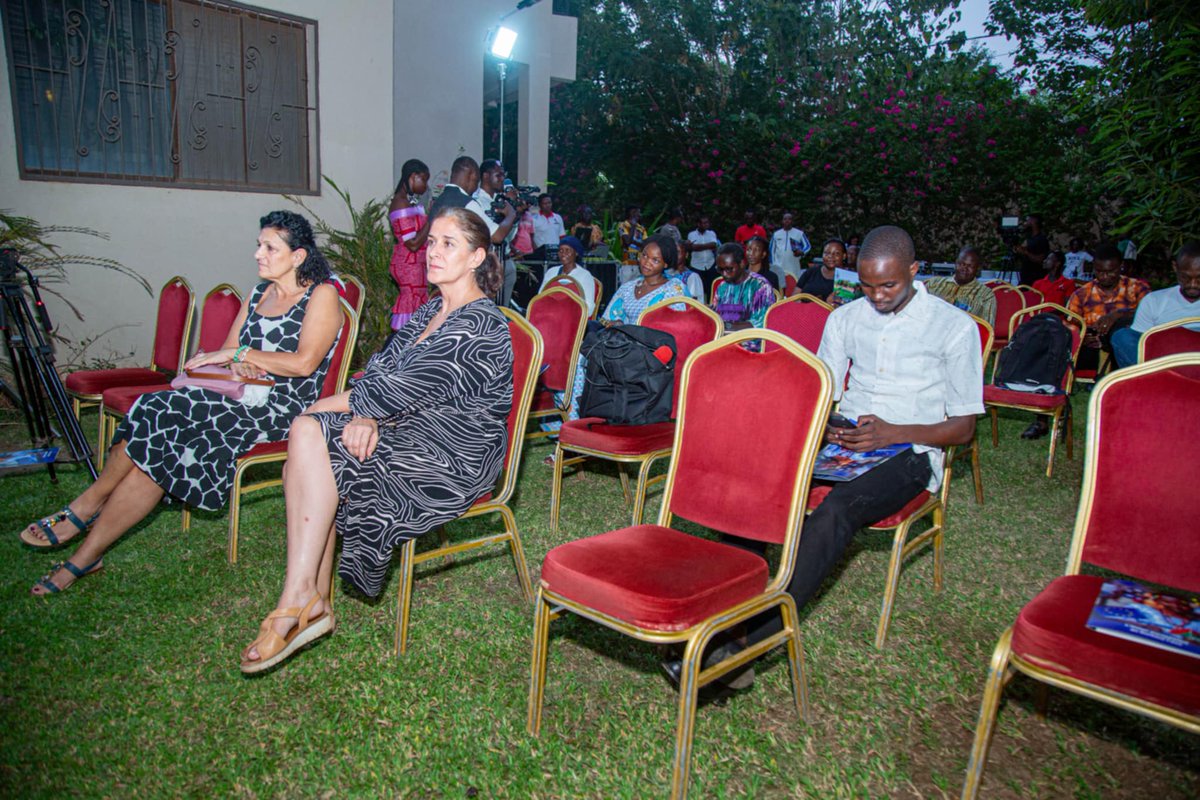 Dans le cadre de la Journée de l'Europe 🇪🇺 2025, l'#UE au Burkina a échangé avec la presse nationale le 5/5 autour d'un cocktail. Ces échanges ont permis à l’#UE de faire le point du partenariat dynamique avec le 🇧🇫 qui a débuté en 1959 et la symbolique du 9-mai.

#EuropeDay