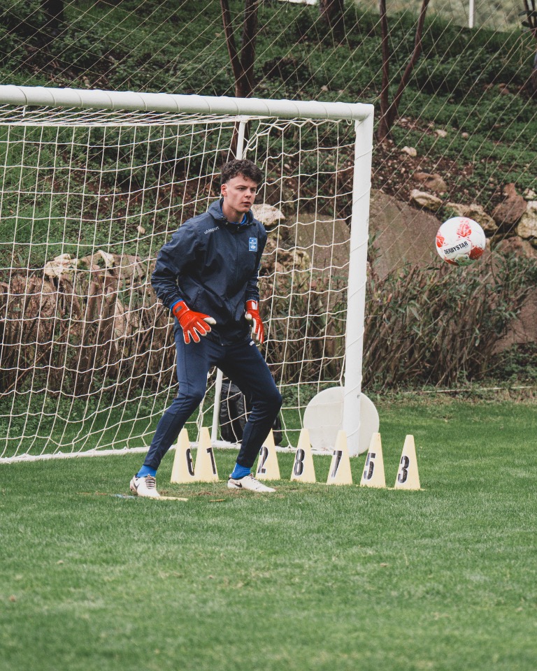 Vertragsverlängerung mit Kevin Radulovic! 🔵⚪️

Der 22-Jährige Torhüter unterschreibt ein neues Arbeitspapier bis 2027 und wird in der nächsten Saison auch bei den FC Blau-Weiß Linz Amateuren zum Einsatz kommen. 🧤