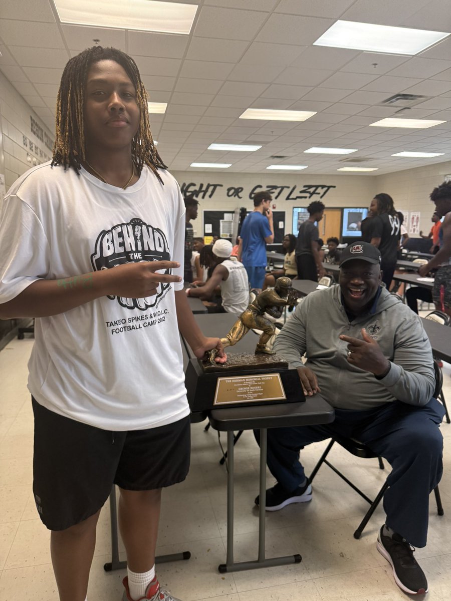 Thanks for the words of wisdom Mr. Rogers and the opportunity to hold a Heisman Trophy. My dreams just got bigger! 🔥💪🏾🏈🙏🏾