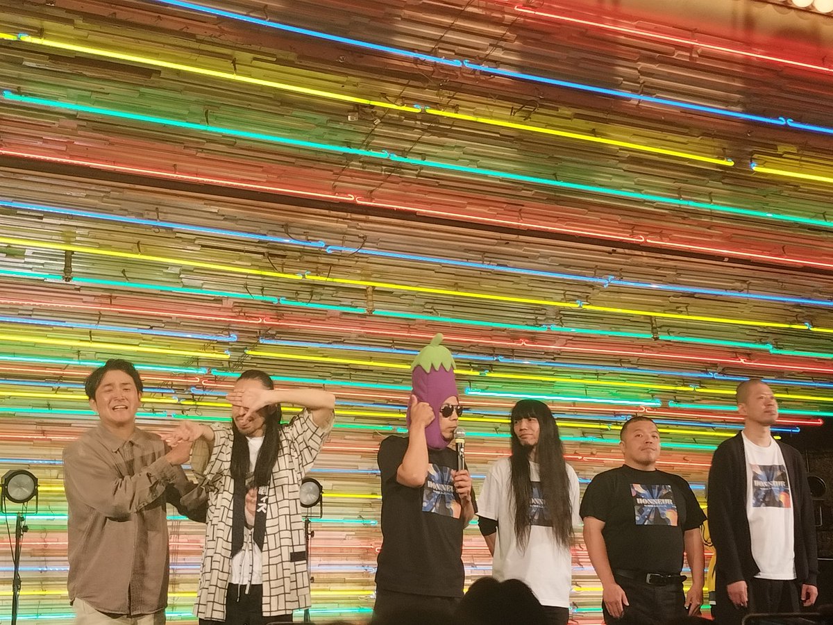tyskeeee22's tweet photo. HONNEUR in味園ユニバース！
何もしないことが正義のとち狂ったライブでした。
さすがのノブさんでも終盤になるに連れてダンスしようとかカラオケしようとか提案してたり、訳分からんこと言ってて無茶苦茶でした笑
川北さんも熱の外に出られたみたいで良かったです！ https://t.co/N7az7kUwVU