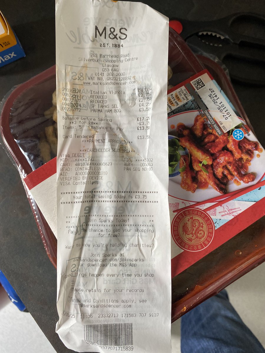 robertskay's tweet photo. @MachinStuart1 @marksandspencer your outsourced overseas call centre instruction - “it wasn’t ordered online so go back to store” https://t.co/TxoBokhyrC