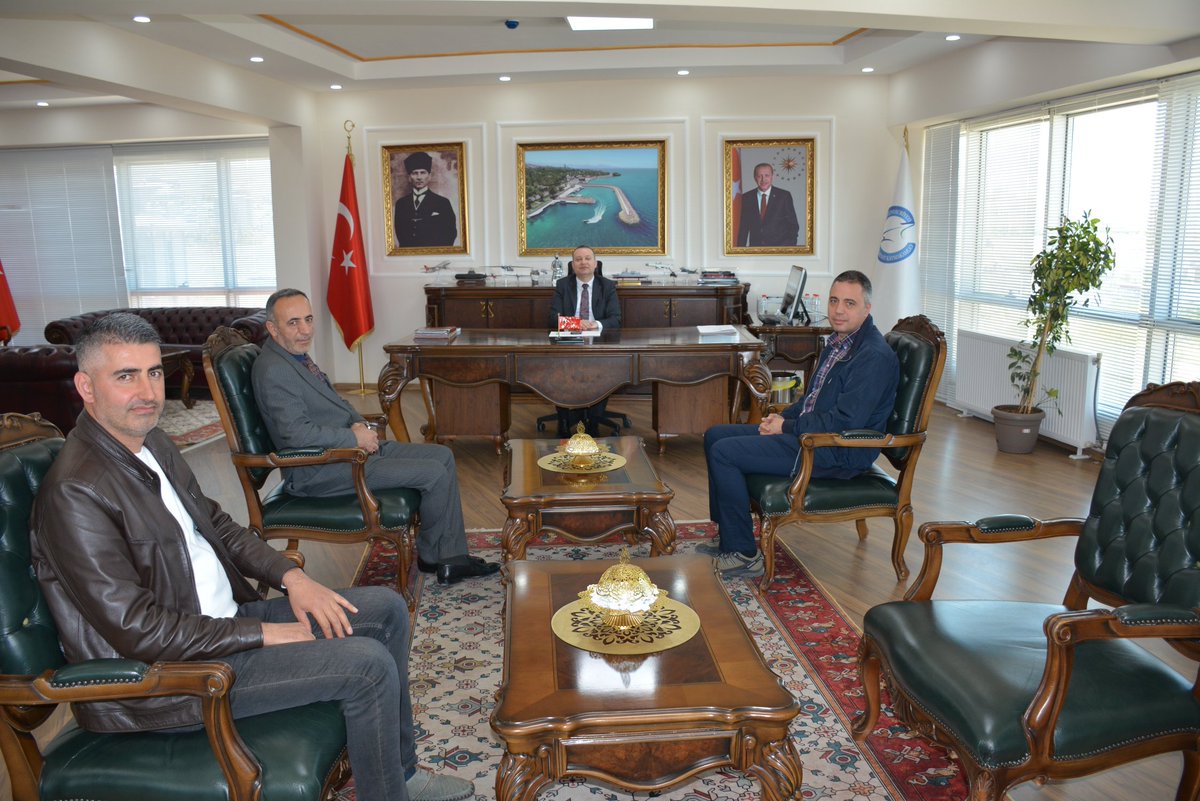 İl Başkanımız Ahmet Ferhat Yeltekin, Şube Başkanımız Rahmi Başak ve YK Üyemiz Taner Takıs, Edremit Kaymakamı Yücel Erdem’i ziyaret etti.
İnsani yardım, gönüllülük ve sosyal sorumluluk projeleri değerlendirildi.
Nazik ev sahipliği için teşekkür ederiz.