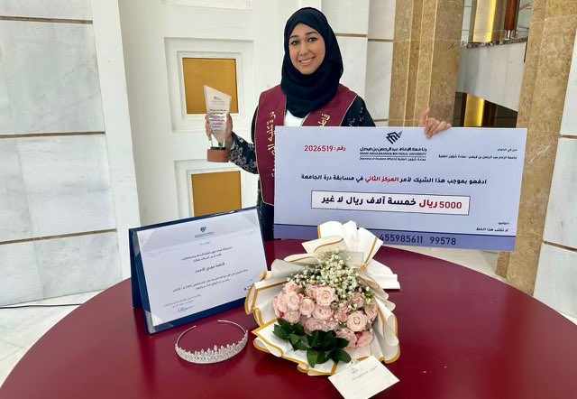 نبارك للطالبة فاطمة الأحمد حصولها على المركز الثاني في مسابقة درة #جامعة_الإمام_عبدالرحمن_بن_فيصل 

إنجاز كبير يضاف لقائمة إنجازات طلبة #كلية_الصيدلة … كل التوفيق نرجوه لها ولكافة الطلبة 💐