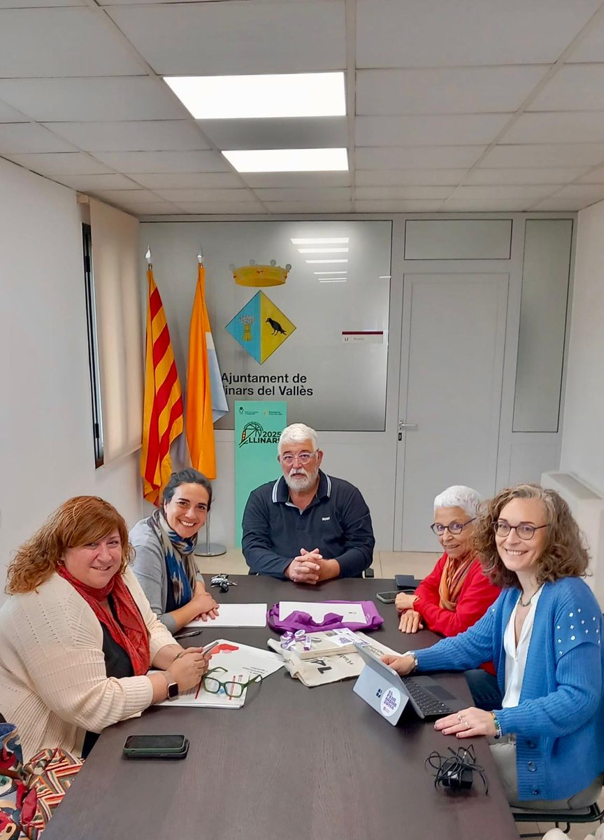 IgualtatDiba's tweet photo. 📍 A @ajllinarsvalles amb l’alcalde Martí Pujol, i la regidora de Família, Gent Gran i Igualtat Teresa Serra.
#GovernLocal #Feminisme #PetitsMunicipis https://t.co/IQUKNBQvtk
