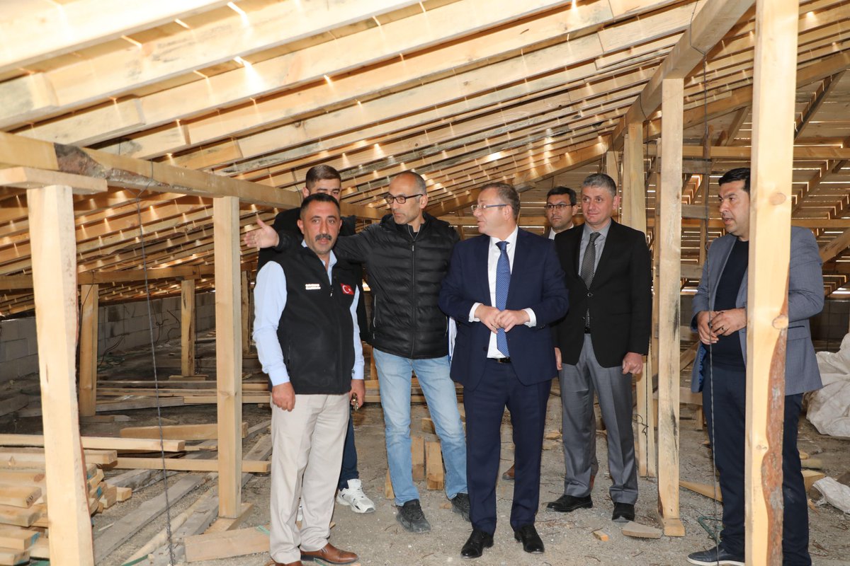 📍#GaziKars 

Valimiz Ziya Polat, bakım ve onarım çalışmalarının devam ettiği İl Halk Kütüphanesinde incelemelerde bulundu. 

Yapılan çalışmalar hakkında yetkililerden bilgi alan Valimiz Ziya Polat, çalışmaların titizlikle yürütülerek biran evvel sonuçlandırılması yönünde