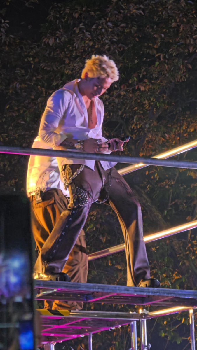 Keunixk's tweet photo. Bheee ung fancam ng guyfriend ko 😭

SB19 FREE CONCERT SA ETON
@SB19Official #SB19
#SB19SaWOnWishBus https://t.co/y7aRXTIuL8