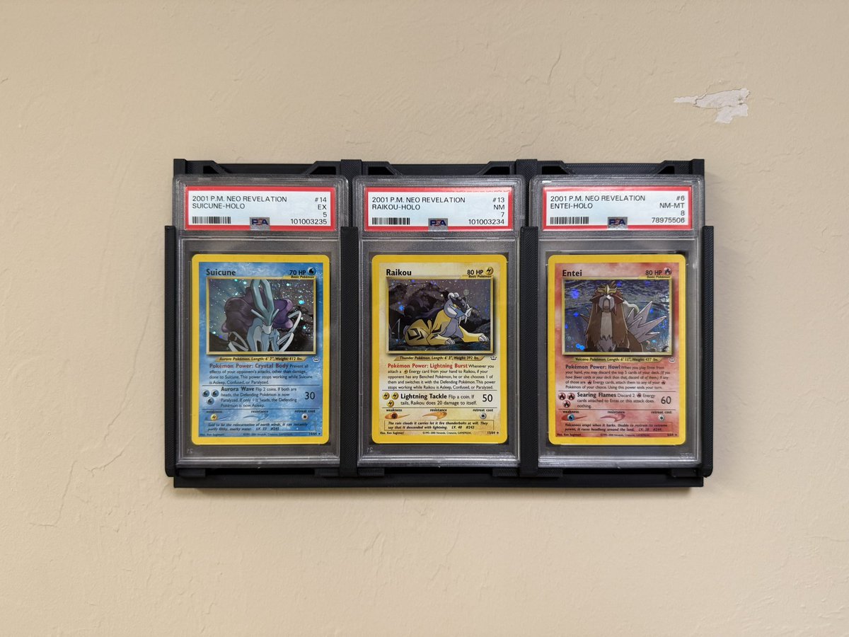 Symbiotic_Storm's tweet image. The PSA wall frame lives again, I sorta gave up on the previous version since I wasn’t happy with how it came out, this one is pretty good though. I’ll be needing a few beta testers before selling it though… #PokemonTCG #3DPrinting