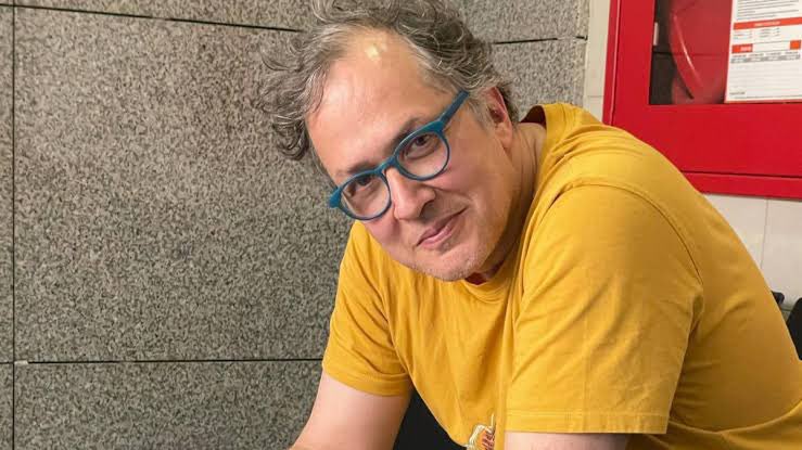 Dün gece tavana bakıp uyumaya çalışırken aklıma gelmişti İlker Canikligil. Haberini de duymadık, çıktı mı acaba diye düşünmüştüm. İstihareye yatsam anca bu kadar olurmuş. Geçmiş olsun <a href="/ilkercanikligil/">İlker Canikligil</a> 🙏