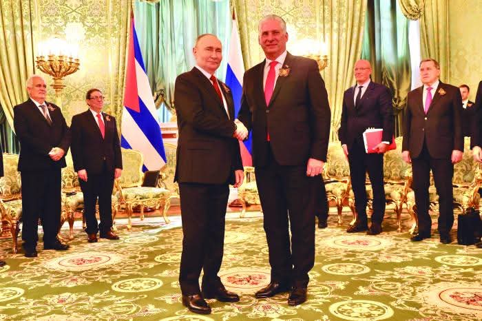 Amistad indestructible entre dos naciones que se unen por la historia.
#DiazCanelEnRusia