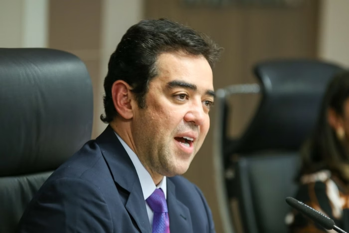 Metrópoles (@metropoles) on Twitter photo ➡️ Ministro do TCU atropela colega e determina que INSS diga como vai devolver descontos indevidos
Metrópoles revelou a fraude no INSS, por meio da qual entidades realizaram descontos indevidos em aposentadorias. Caso é investigado no TCU
Leia na coluna de <a href="/taciolorran/">Tácio Lorran 🔎</a>: ➡️ Ministro do TCU atropela colega e determina que INSS diga como vai devolver descontos indevidos
Metrópoles revelou a fraude no INSS, por meio da qual entidades realizaram descontos indevidos em aposentadorias. Caso é investigado no TCU
Leia na coluna de <a href="/taciolorran/">Tácio Lorran 🔎</a>: