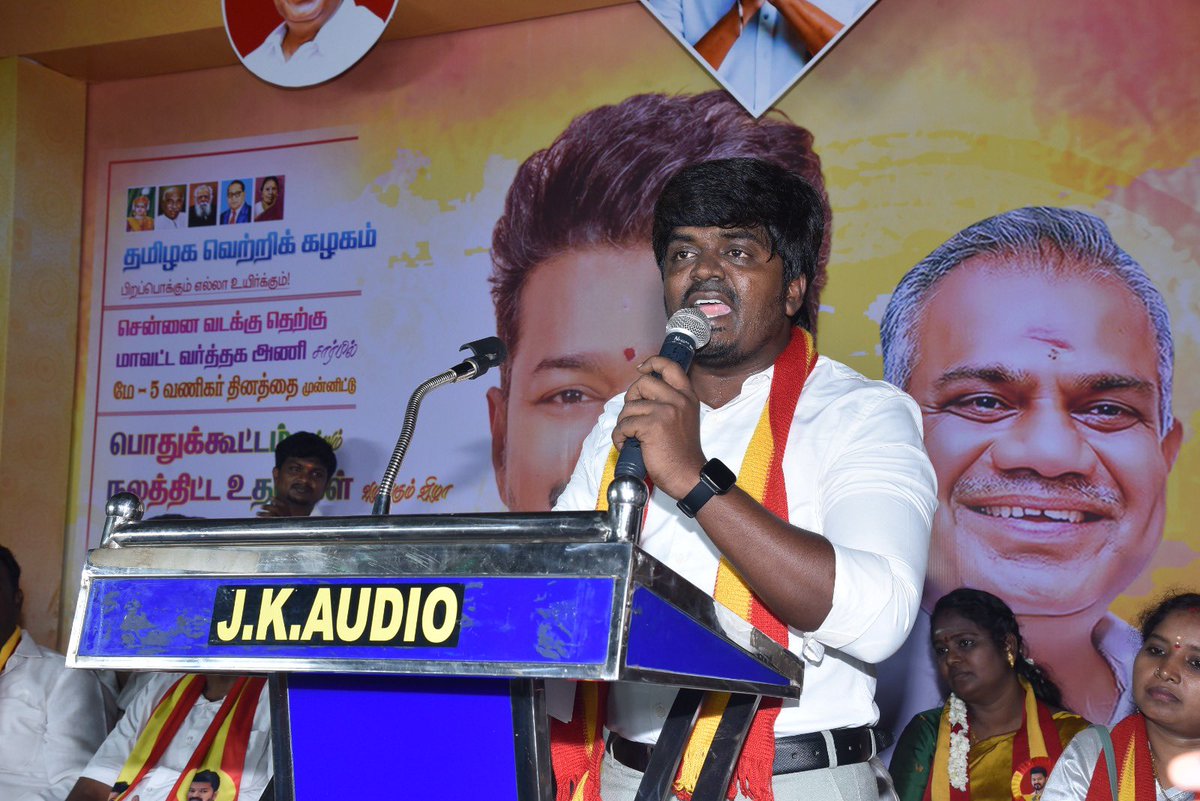royapuram_navin's tweet photo. கழகத் தலைவர் தளபதி அவர்களின் ஆணைக்கிணங்க கழகப் பொதுச் செயலாளர் அவர்களின் வழிகாட்டுதலின்படி சென்னை வடக்கு தெற்கு மாவட்டம் வர்த்தக அணி சார்பில் வணிகர் தினத்தை முன்னிட்டு மாபெரும் பொதுக் கூட்டம் &amp; 100க்கும் மேற்பட்ட பொது மக்களுக்கு மளிகை பொருட்கள் அடங்கிய தொகுப்புகளை வழங்கினேன். https://t.co/6ytHrfEfl5