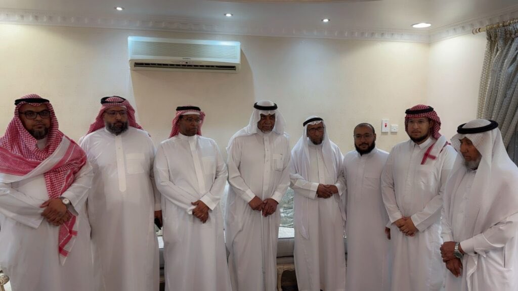 bnisakhralula's tweet photo. الشيخ علي بن أحمد بن عيد الزبن الصخري يستضيف في منزله العامر في #الرياض فريق تزاور أسرة العلا ، وقد استعرض خلال الزيارة مسيرة حياته الحافلة بالأحداث والمتغيرات حيث عاصر بدايات الدراسة النظامية والعمل الحكومي .

https://t.co/HsQFL9pc4f

#بني_صخر
#الزبن
#الخريشا https://t.co/baXNmERgQK