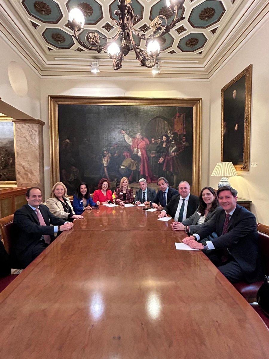 🗒⚖️𝐍𝐨𝐭𝐚 𝐢𝐧𝐟𝐨𝐫𝐦𝐚𝐭𝐢𝐯𝐚 𝐝𝐞𝐥 𝐈𝐂𝐀𝐓𝐀. Ayer tuvo lugar en el Senado un encuentro de la Junta de Gobierno con la senadora del PP Carmen Riolobos y otros senadores del partido, miembros de la Comisión de Justicia del Senado. #abogacia #notainformativa <a href="/MargaCerro/">Marga Cerro</a>