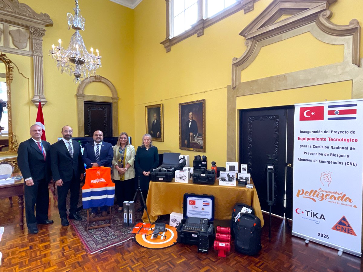 Tika_Turkiye's tweet photo. TİKA’dan #KostaRika’ya afet yönetimi ve eğitim desteği!

🇹🇷🤝🇨🇷

📌Kosta Rika Ulusal Acil Durum ve Risk Önleme Müdahale Kurumunun (CNE) doğal afetlere müdahale kapasitesini artırmak amacıyla temin edilen ekipmanlar düzenlenen törenle teslim edildi.

🔗https://t.co/of4eRDZCs4 https://t.co/AikE2BBrs7