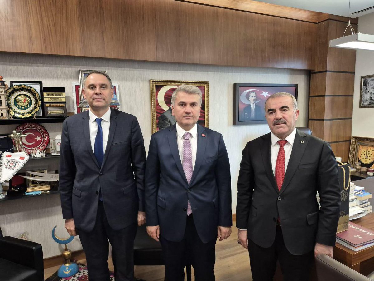 TBMM Dışişleri Komisyonu Başkanvekili ve AK Parti Balıkesir Mv. Sn. Mustafa Canbey’i makamında ziyaret ettik. Yürüttüğümüz eğitim yatırımları ve devam eden projeler üzerine değerlendirmelerde bulunduk. Kabulleri ve eğitime verdikleri destek için Sn. Vekilimize teşekkür ediyorum.