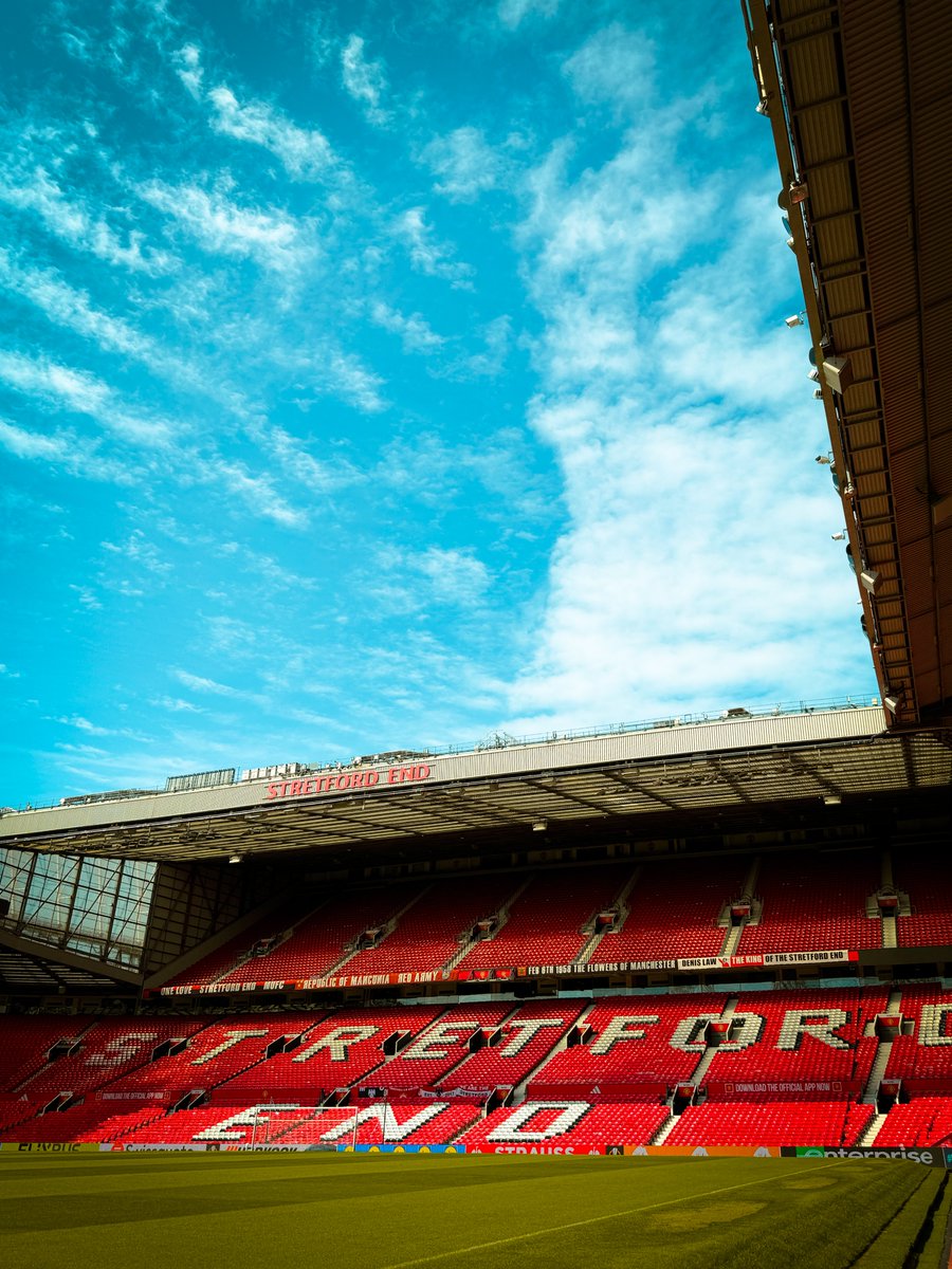 Wallpaper Mural - Old Trafford - Manchester United - Wallpaper Murals, image size:900x1200