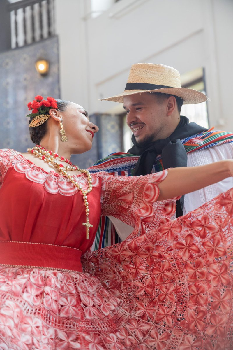 PatyluCaceres's tweet photo. Ñanduti + Danza Pya ❤️🇵🇾
#danzaparaguaya #mujerparaguaya #ñanduti #folklore #folkloreparaguayo #folklor #cultura #tradicion #artesania #artesaniaparaguaya #paraguay https://t.co/1XkguIluQL
