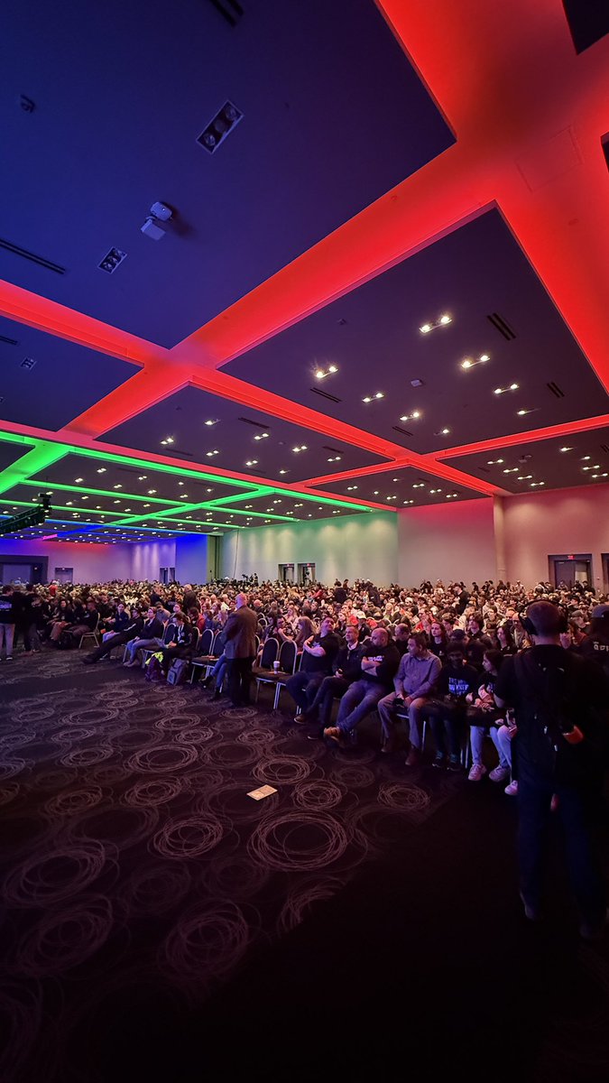 edgefactor_'s tweet image. Closing ceremonies about to kick off!! Now that’s a full house 🎉 #SOC25 #OYAP @skillsontario