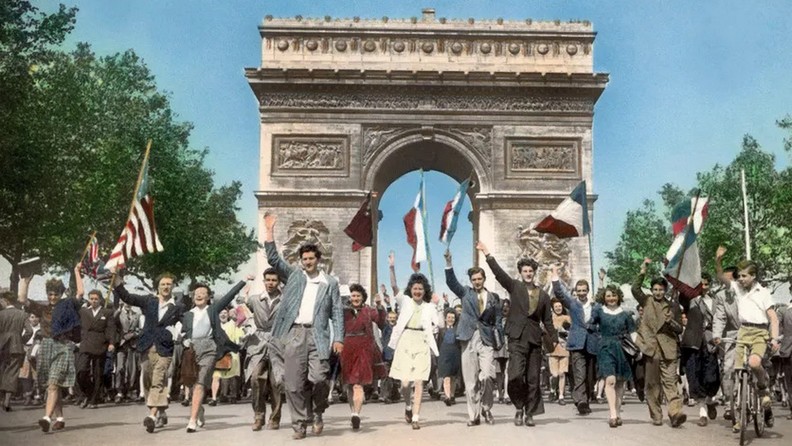 🇫🇷✈️ 8 mai 1945 – 8 mai 2025
80 ans après la fin de la Seconde Guerre mondiale, nous rendons hommage à ceux qui ont sacrifié leur vie pour la Nation. Aujourd’hui, nos Aviateurs poursuivent cette mission avec la même exigence et détermination, portés par l’héritage de leurs aînés.