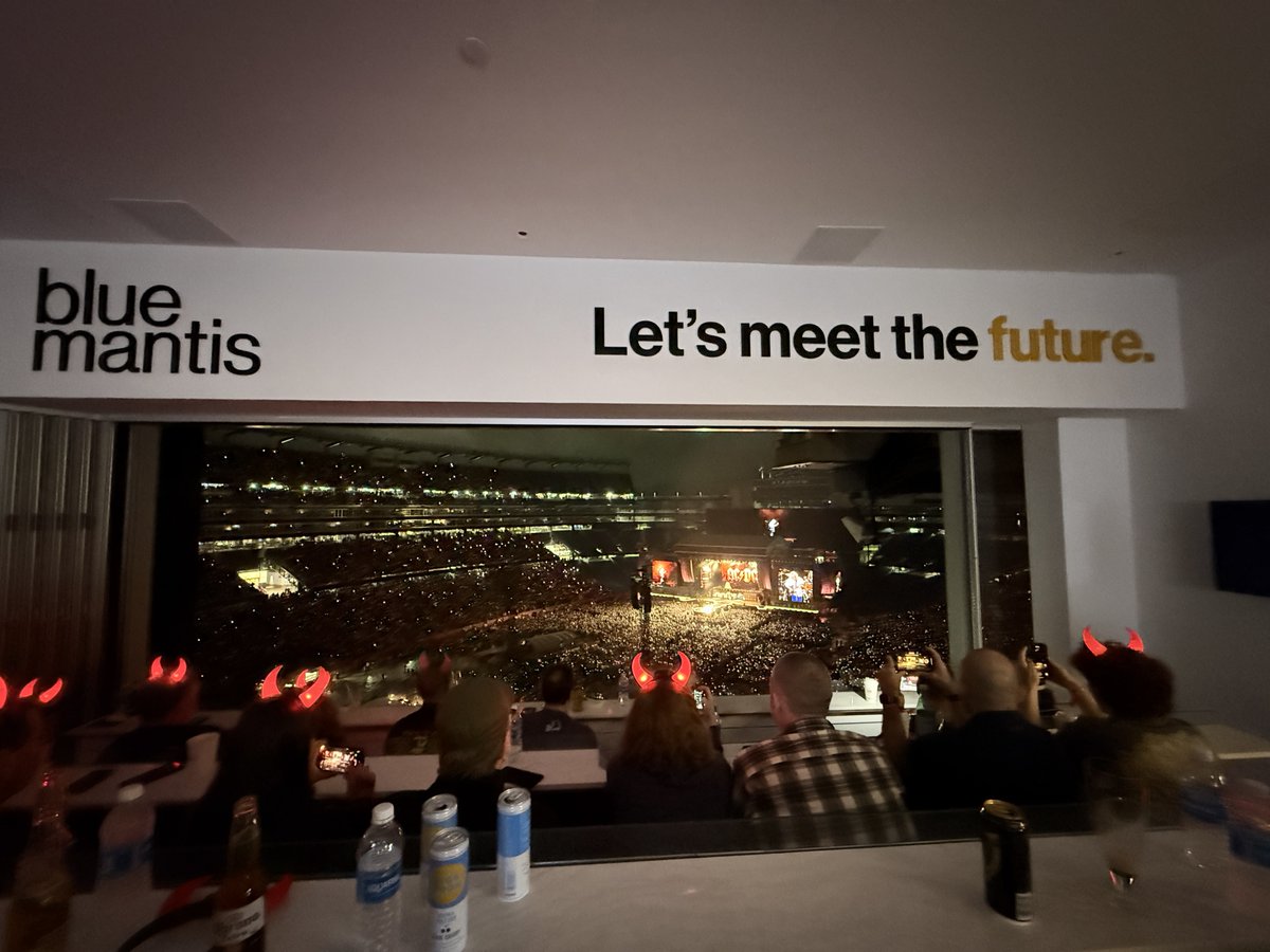 We were thrilled to witness the legendary, GRAMMY-winning, and Rock and Roll Hall of Fame-inducted AC/DC take the stage for their first performance there since 2015. Thank you to our clients &amp; tech Partner @lenovo for joining us! #LetsMeetTheFuture #OneTeamOneMantis