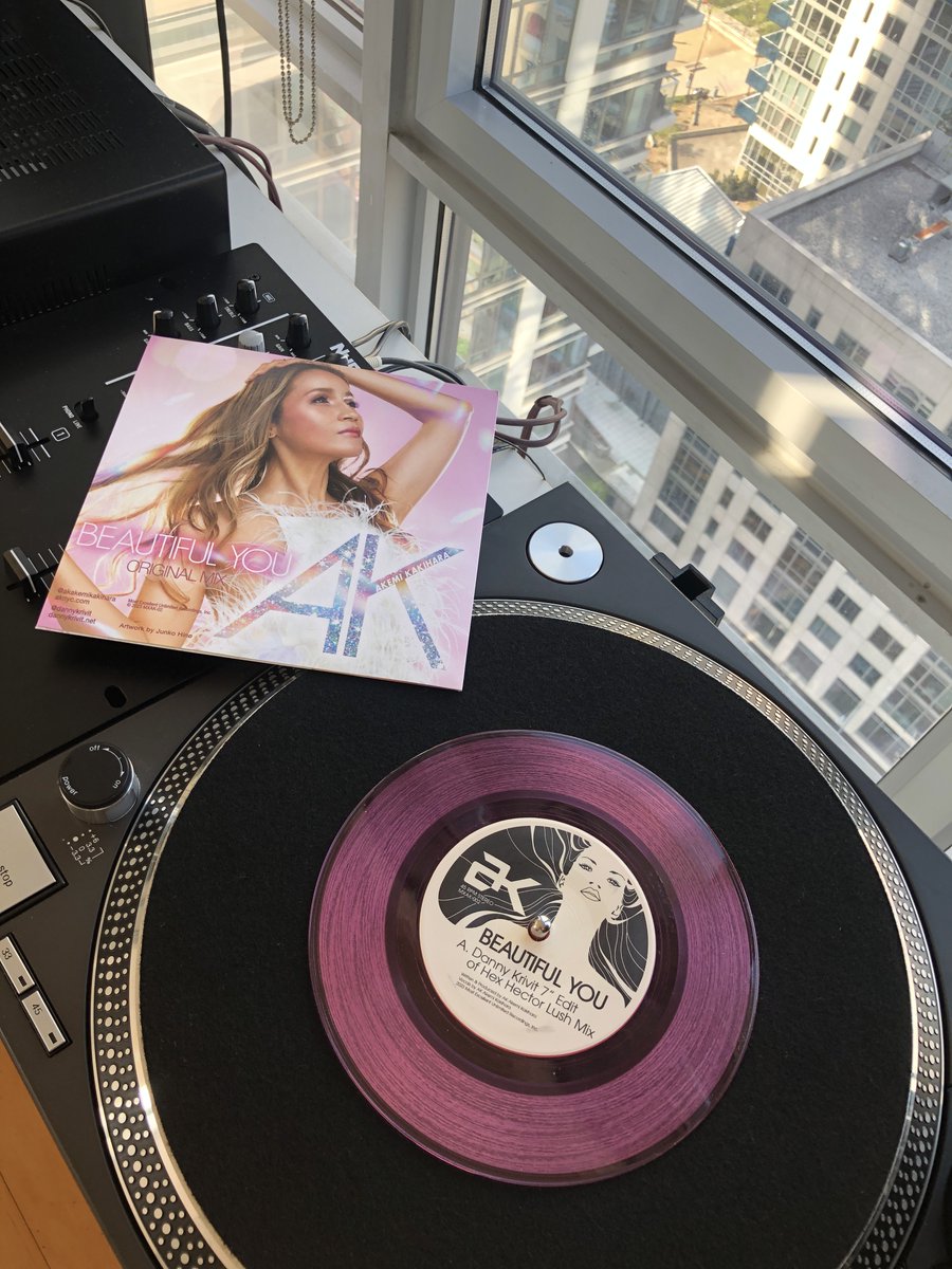 dannykrivit's tweet image. [7"] Limited Edition Collectors Pink Vinyl. AK @akakemikakihara - Beautiful You (Danny Krivit Edit). AK &amp;amp; Danny :)
tinyurl.com/mr47p9ef

A. Danny Krivit 7" Edit of Hex Hector Lush Mix
B. Original Mix

@akakemikakihara
@dannykrivit

#AK #akakemikakihara #dannykrivit