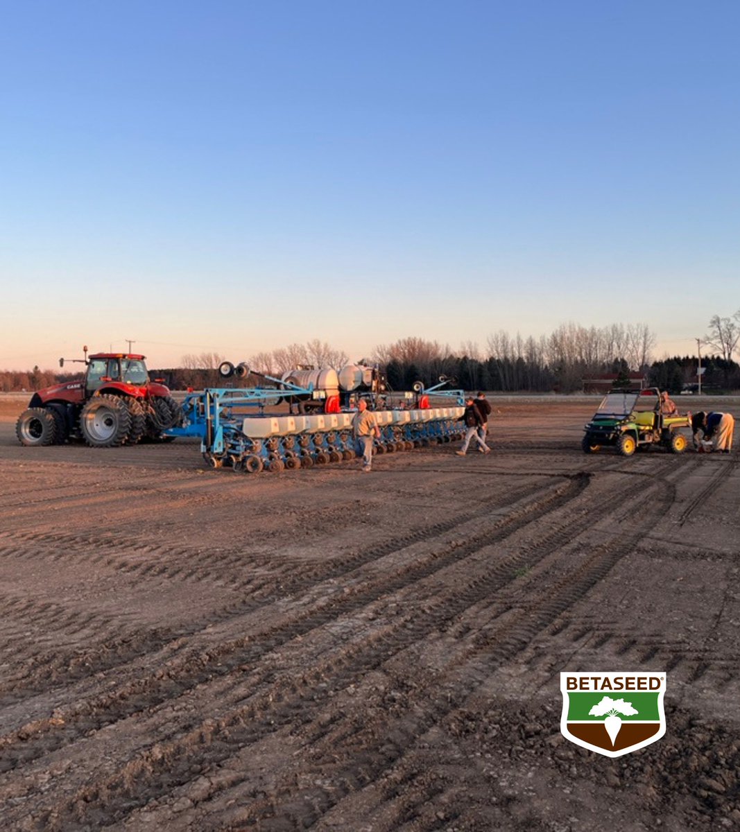 Snapshots from planting in our #sugarbeet fields in Michigan and Ontario. 🚜 Fields across the U.S. are well underway! 

How is your #plant25 shaping up?