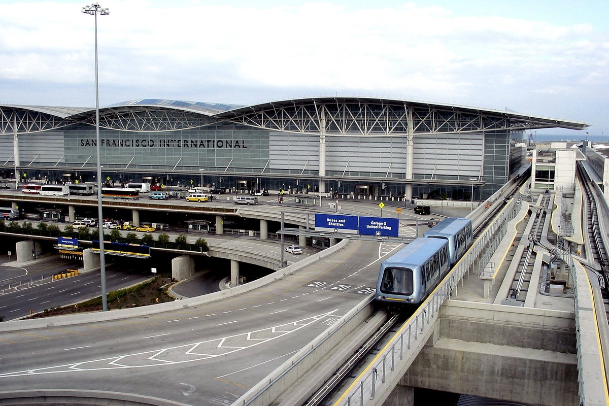 Happy National Tourism Day! Did you know that Alstom has business at 13 of the 25 busiest airports in the United States? We provide operations and maintenance services to automated people movers, making sure that passengers get to their gate safely. Are you travelling today? ✈️🚉