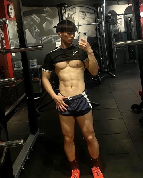 train863's tweet image. 肉体美すぎるサッカーイケメン
どんだけ鍛えてるんだろ