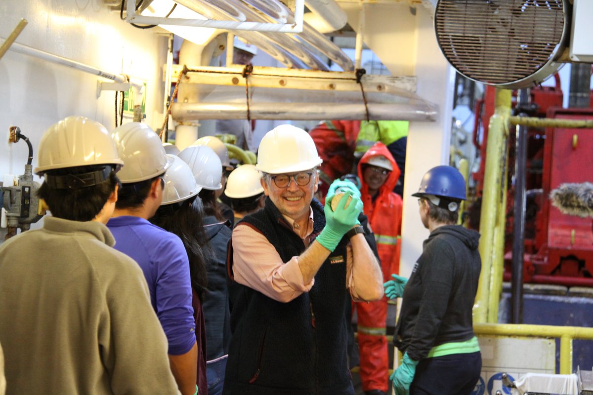 Check out the latest #IODP Community Update for upcoming meetings, opportunities, and recent publications - mailchi.mp/ldeo/iodp-comm…

To subscribe to the US #IODP mailing list - eepurl.com/btnWJL 

📷 Kevin Grigar, IODP JRSO