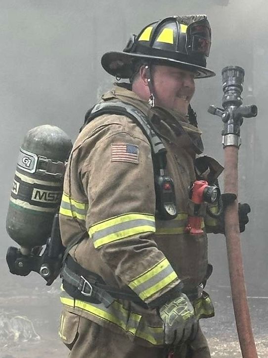 MalvernFD's tweet photo. Today we congratulate Lieutenant Mike Russell on his 6 years of service to the Malvern F.D. and the citizens of Malvern. 

#arkansasfirefighters #yourmalvernfirefighters 
#firedepartment #arkansasfiredepartment https://t.co/Y2alOOj2zs