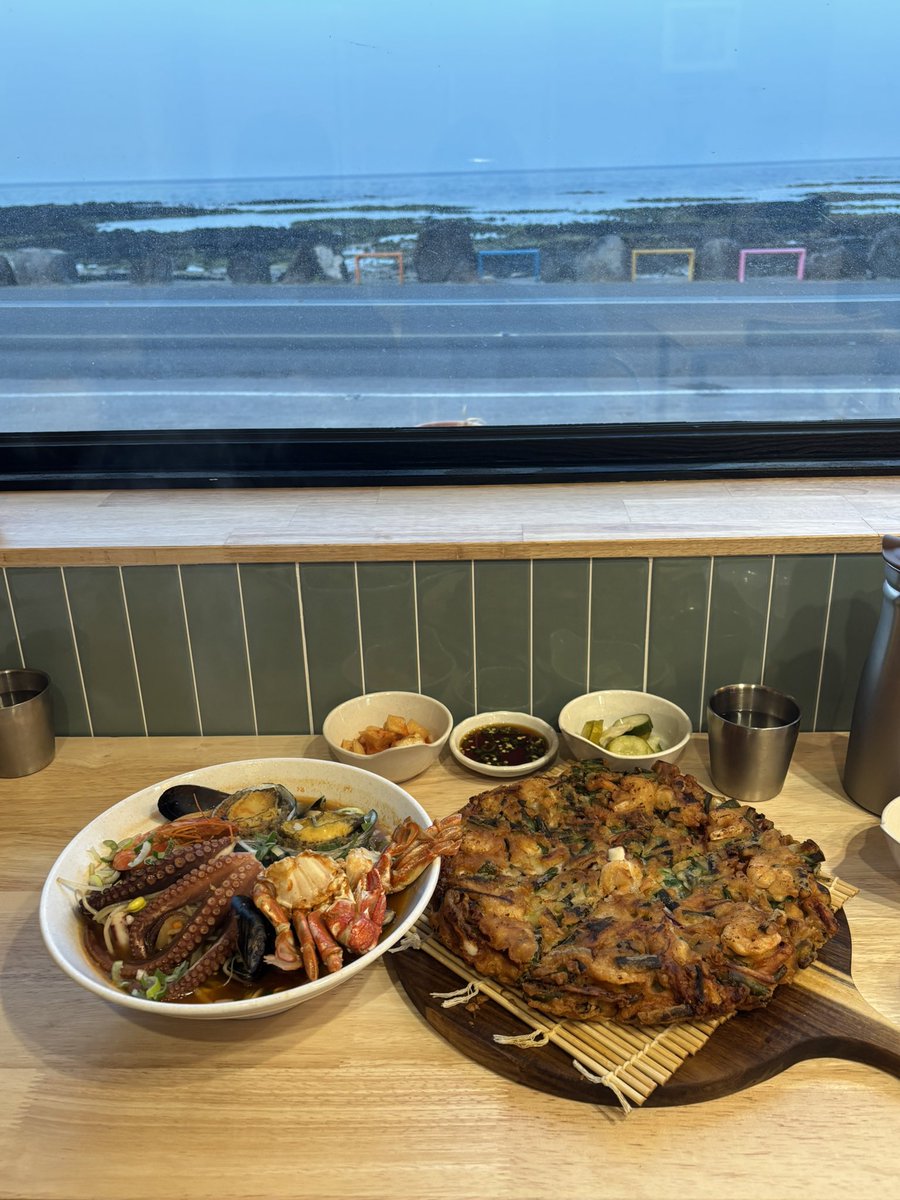 9v_mi's tweet photo. カフェ行ったり美味しい物もたくさん食べて満足😋4月中旬ごろの제주は寒くも暑くもなく過ごしやすかった！ https://t.co/VNvITCf9WN