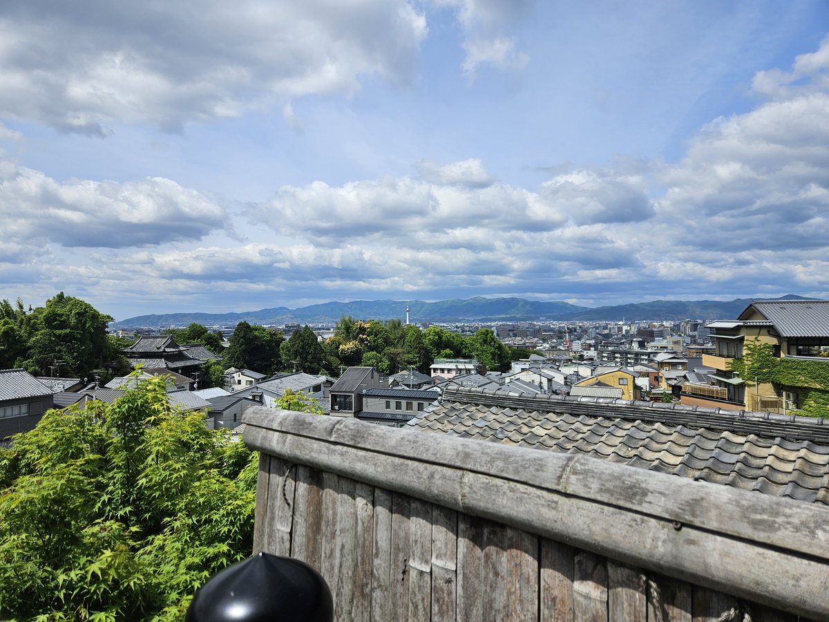 Gammonella's tweet photo. Kyoto's honestly the most beautiful city I've ever seen. https://t.co/DxfuPbkfnl