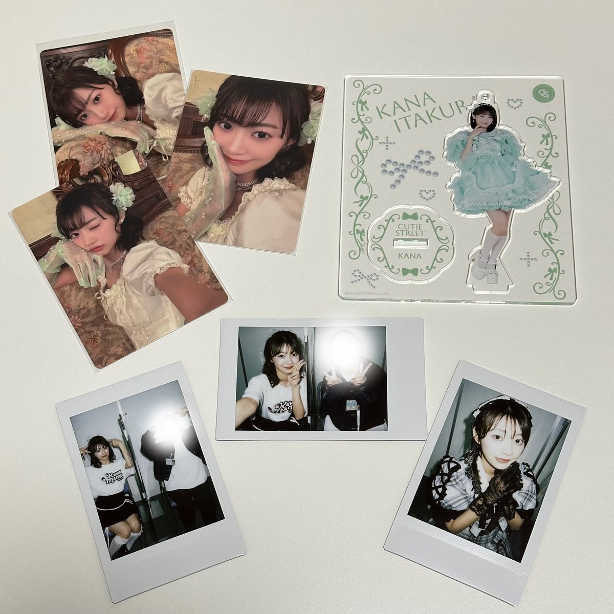 Manami_0828_'s tweet photo. Kep1erちゃん達がきゅーすとの…🥹
実は最近イベント行きだして、きゅーすとちゃんにもハマってるんよね🥹
推しが推しを…素晴らしい…👏🏻
(写真は昨日の大特典会の)
(かなちゃんとぱるたん) https://t.co/GJbs0nkNmZ