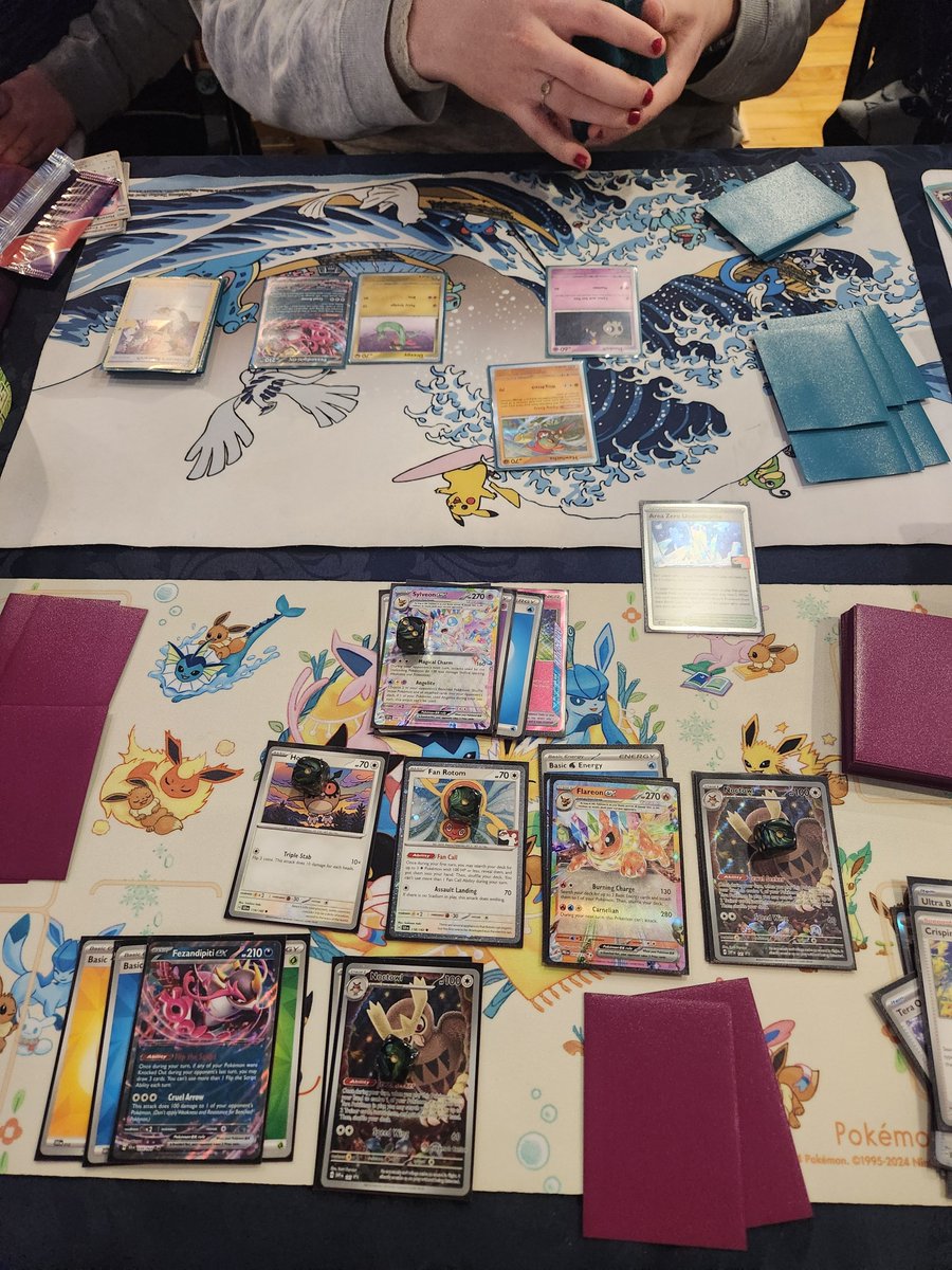 Sylveon in the active and chill. It's always nice when some of my favourite Pokemon have good cards too 🔥