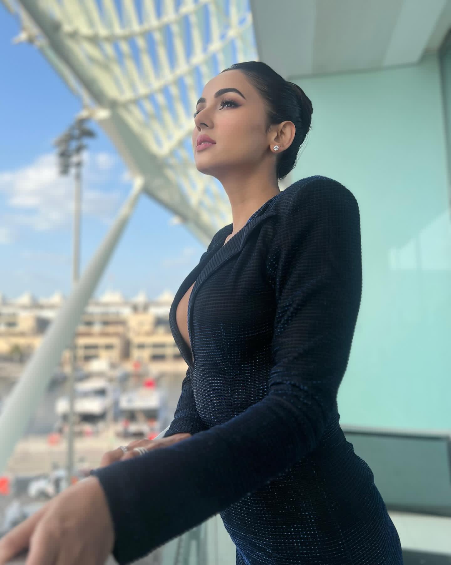 GqWUImHbAAA1JL4?format=jpg&name=large