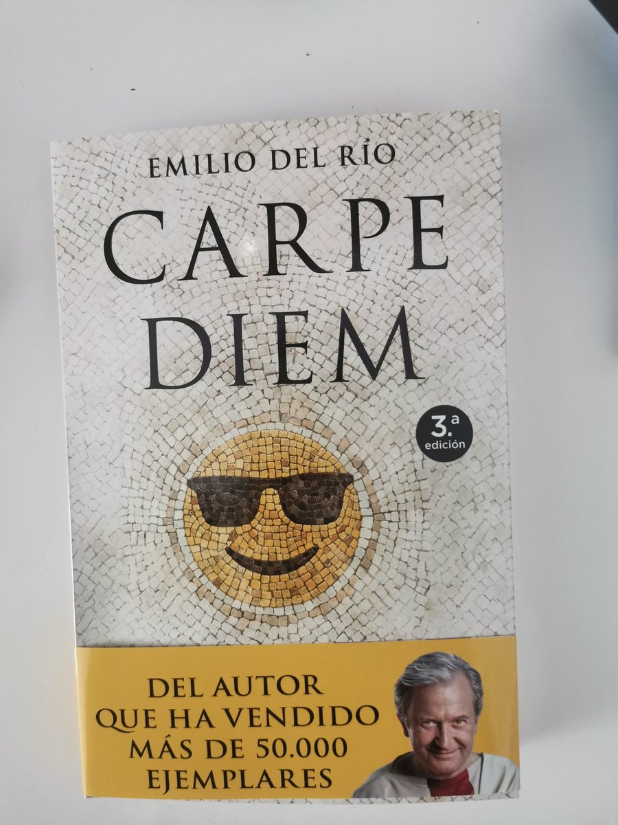 Feli6Veguin's tweet photo. En un momento duro de la vida, me tocó un libro en el programa de Verba Volant de la mano de @emilio_delrio ahora que he perdido a mi perrita, me he comprado este libro de autoayuda tan original. Siempre apareces en el momento adecuado. https://t.co/NXgSZoMiMo