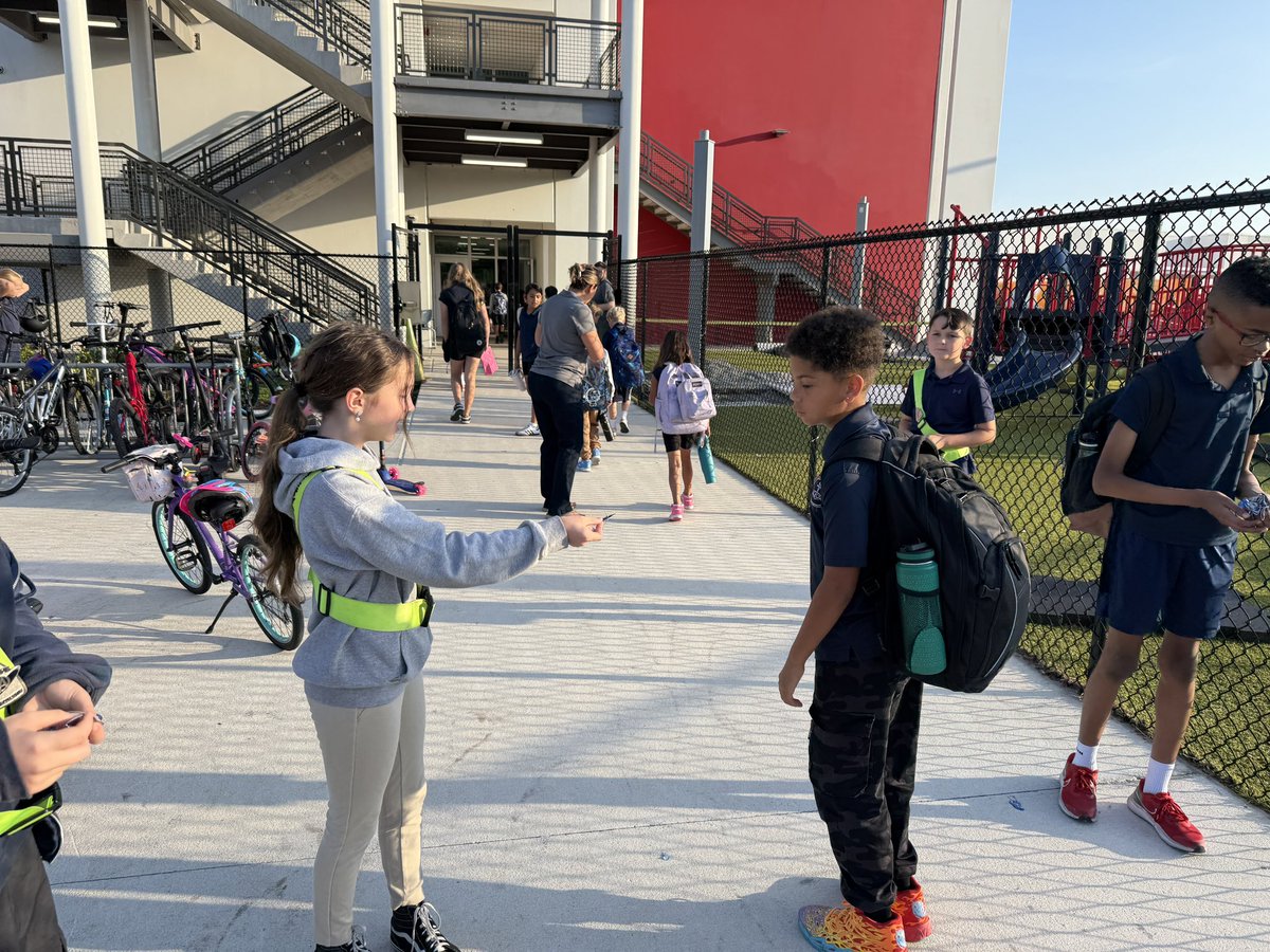 Happy National Walk/Bike to school day! <a href="/SDHCMagnet/">HCPS Magnet Schools and Programs</a>