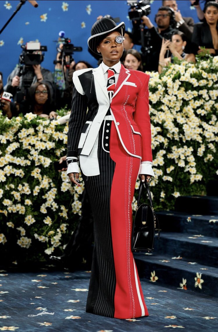 hardlyquittin's tweet photo. Janelle Monaé, the woman that you are when it comes to Dandyism… 🫠💛
#MetGala2025 #MetGala #JanelleMonae
#Dandy #Dandyism #BlackDandy #BlackDandyism #TailoringBlackStyle https://t.co/pUCwZpKA68