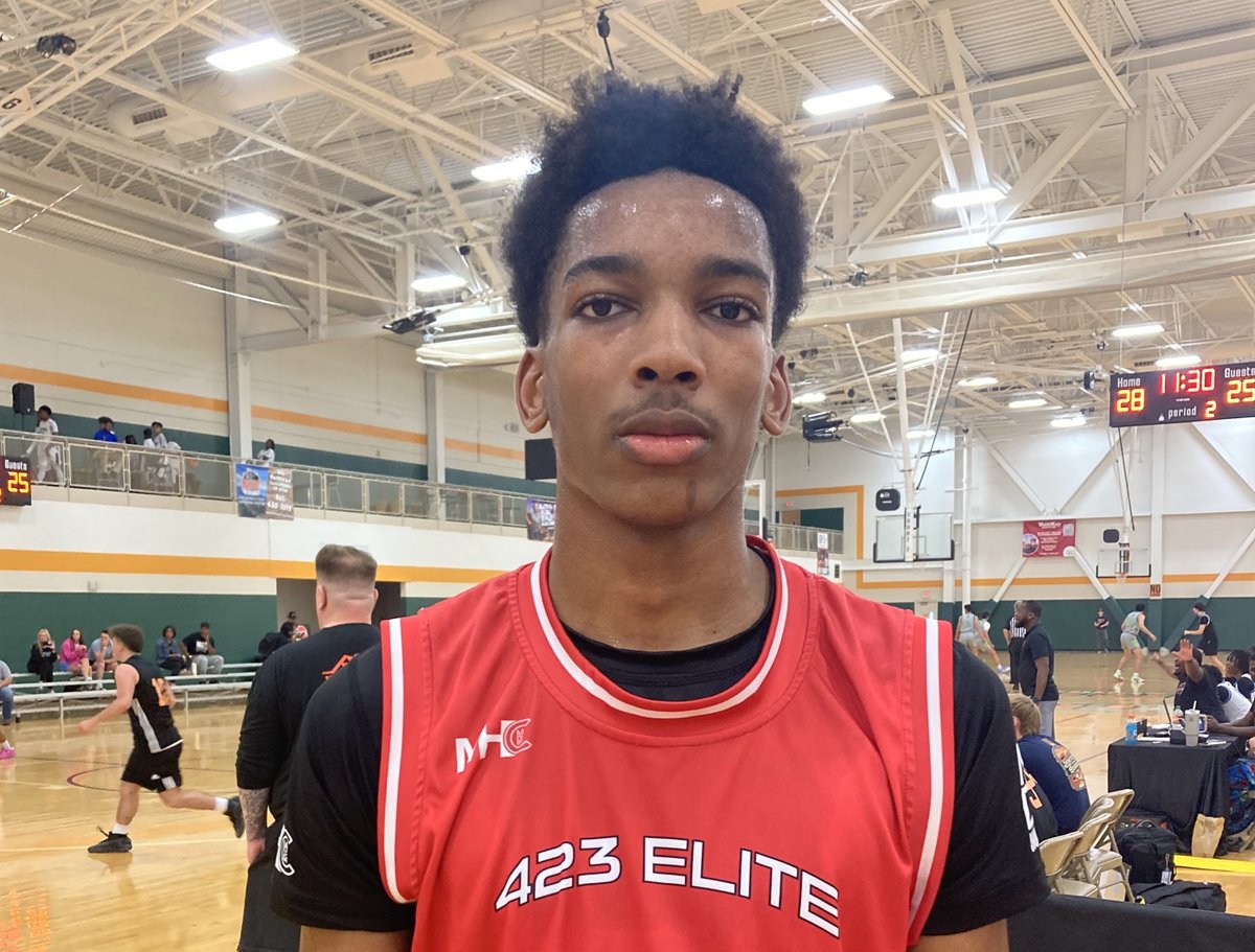 Shun Williams (@ontheradarhoops) on Twitter photo Which prospect had the highest ceiling at the Rocky Top Invitational?
'26 Ezra Sixto must be mentioned in that conversation.
6'7, long arms, spring legs, versatility to defend from end to end.
<a href="/CoachHemi/">Jonathan Hemingway</a> writes more:
ontheradarhoops.com/otr-hoops-rock… Which prospect had the highest ceiling at the Rocky Top Invitational?
'26 Ezra Sixto must be mentioned in that conversation.
6'7, long arms, spring legs, versatility to defend from end to end.
<a href="/CoachHemi/">Jonathan Hemingway</a> writes more:
ontheradarhoops.com/otr-hoops-rock…