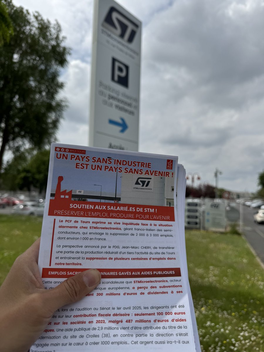 PCF_Tours's tweet image. 💪 Les communistes présent.e.s ce midi devant #StMicroelectronics
🏭 Les annonces de la direction de vouloir supprimer 1000 postes en France après avoir touché 483 millions d’aides publiques sont un vrai un scandale !
✊ un pays sans industrie est un pays sans avenir ! #Tours