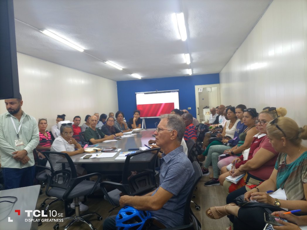 La comunicación es fundamental para hacer Revolución.
Llegue nuestro saludo a los comunicadores de #SanctiSpíritusEnMarcha reunidos en la mañana de HOY.
Todas las batallas importantes de estos años se han ganado con ustedes a la vanguardia.
Aquí seguiremos #UnidosXCuba 🇨🇺