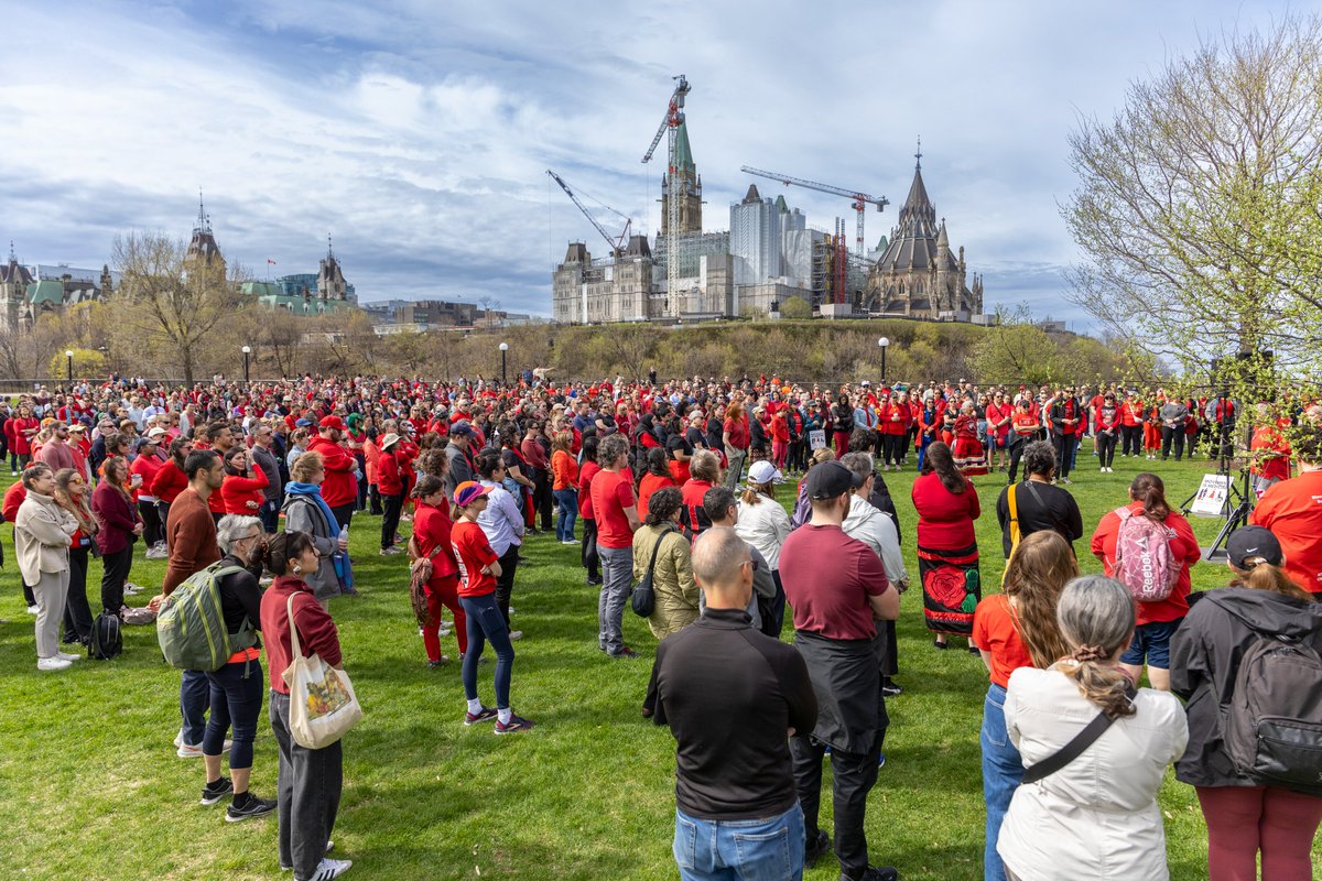 “Earlier this week, I was honoured to join federal public service employees at the Movement is Medicine event to pay tribute to #MMIWG2S+. Let’s continue to raise awareness and support a safer future through resilience, hope and reconciliation.” #RedDressDay
– Deputy Clerk Fox