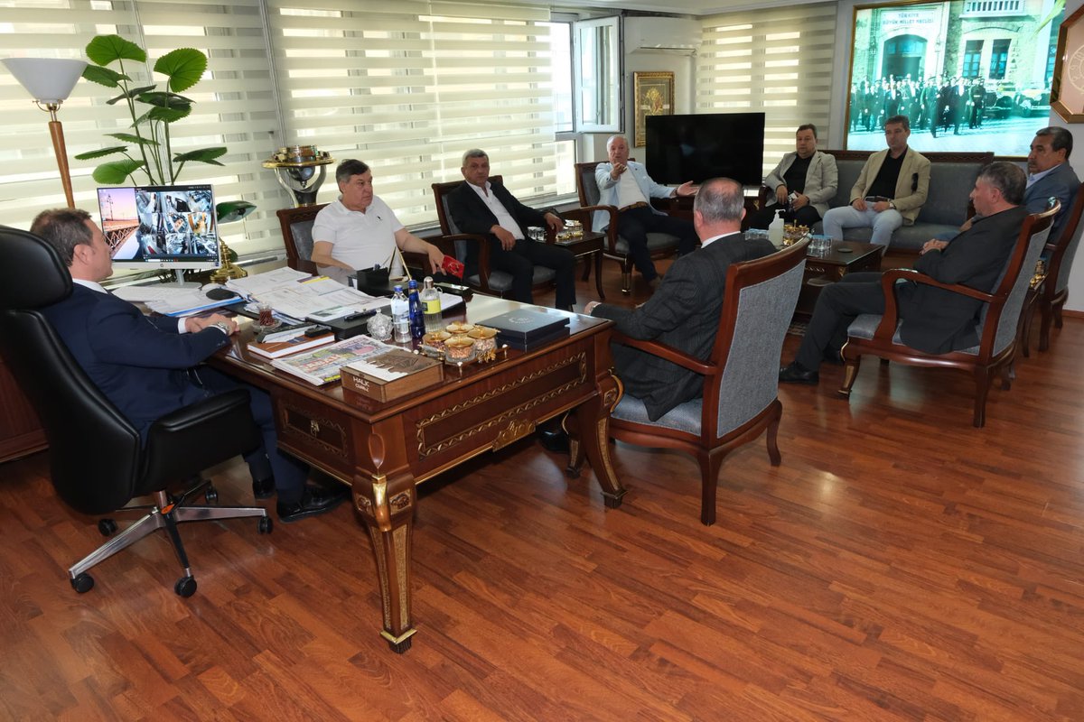 Türkiye Ağaç İşleri Esnaf ve Sanatkarlar Federasyonu Genel Başkanımız Hüseyin Taklacı ile beraberindeki Federasyon Yönetim ve Denetim Kurulu Üyelerimizden oluşan heyeti TŞOF’ta misafir ederek, esnaf ve sanatkârlarımızla ilgili hususları görüştük. Değerlendirmelerde bulunduğumuz