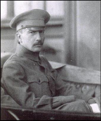 100YearsAgoLive's tweet image. Russian Bolshevik revolutionary Boris Savinkov dies while in OGPU custody at Lubyanka Prison. 

The Soviets claim that he fell out of a window; fellow prisoners say that guards defenestrated him. He was 46.